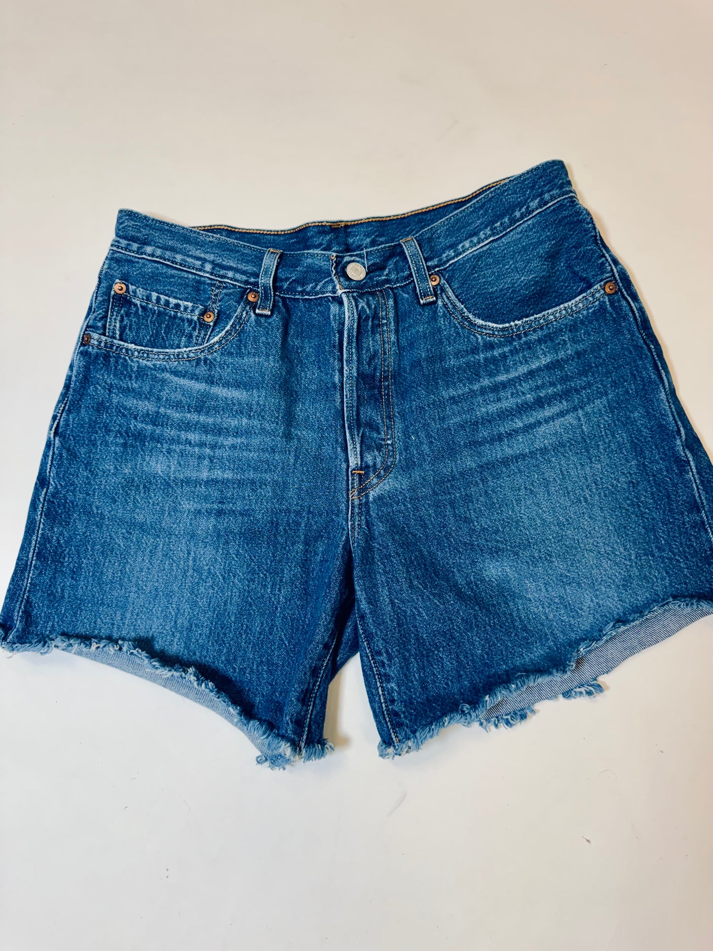 Non Distressed Levi Shorts - Thrift